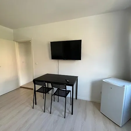 アパート 3 Bedroom 5 Singlebeds, Free Parking, Balcony, Near A7 Autobahn ノイミュンスター