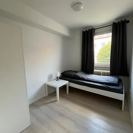 3 Br, 5 Singlebeds, Free Parking, Balcony, Near A7 Autobahn * Neumünster