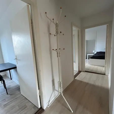 Apartment 3 Br, 5 Singlebeds, Free Parking, Balcony, Near A7 Autobahn *