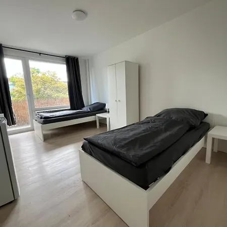 Apartment 3 Br, 5 Singlebeds, Free Parking, Balcony, Near A7 Autobahn *
