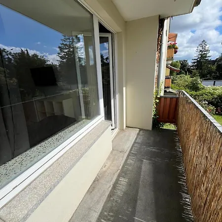 3 Br, 5 Singlebeds, Free Parking, Balcony, Near A7 Autobahn Apartment Neumünster