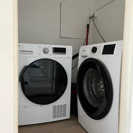 3 Br, 5 Singlebeds, Free Parking, Balcony, Near A7 Autobahn Neumünster